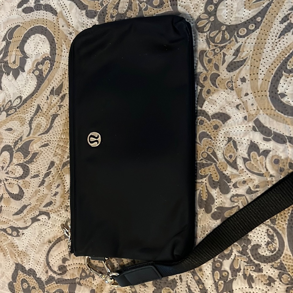 Lululemon black clutch/wristlet